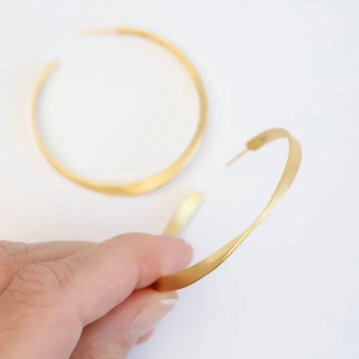 Ayala Wave Hoop | AG1595