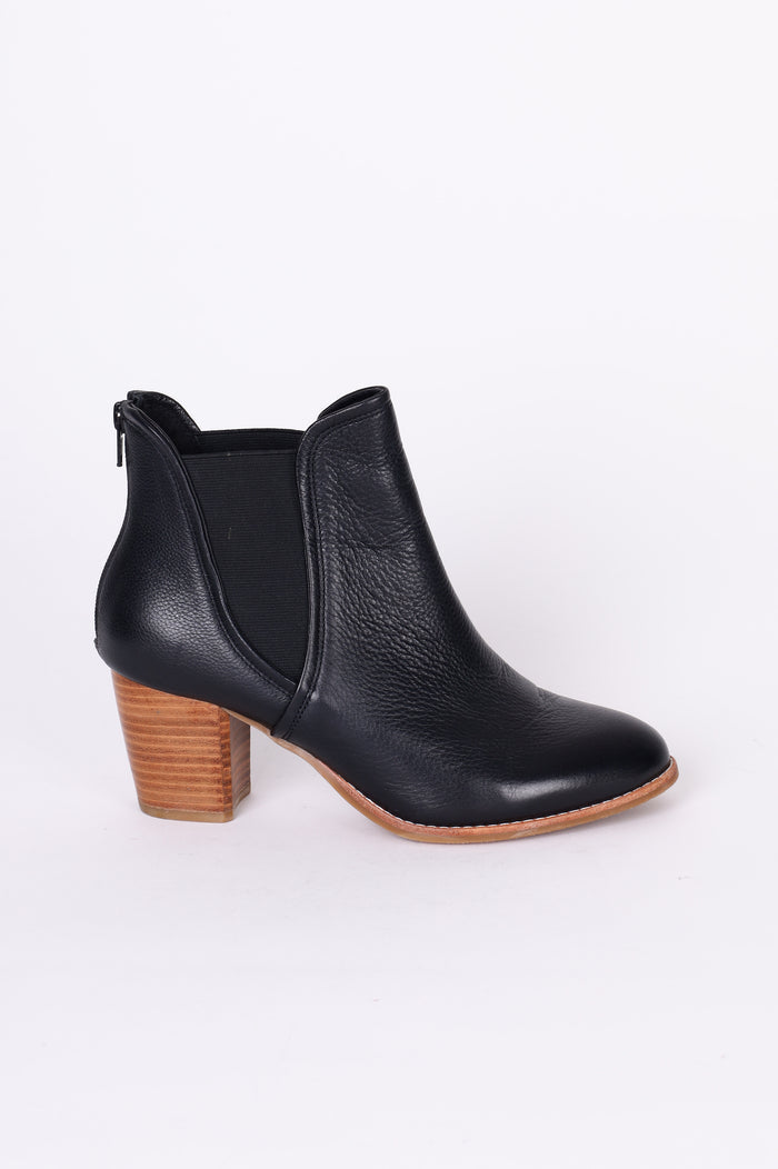 Isabella Anselmi Womens Black Boots  Size EU 39