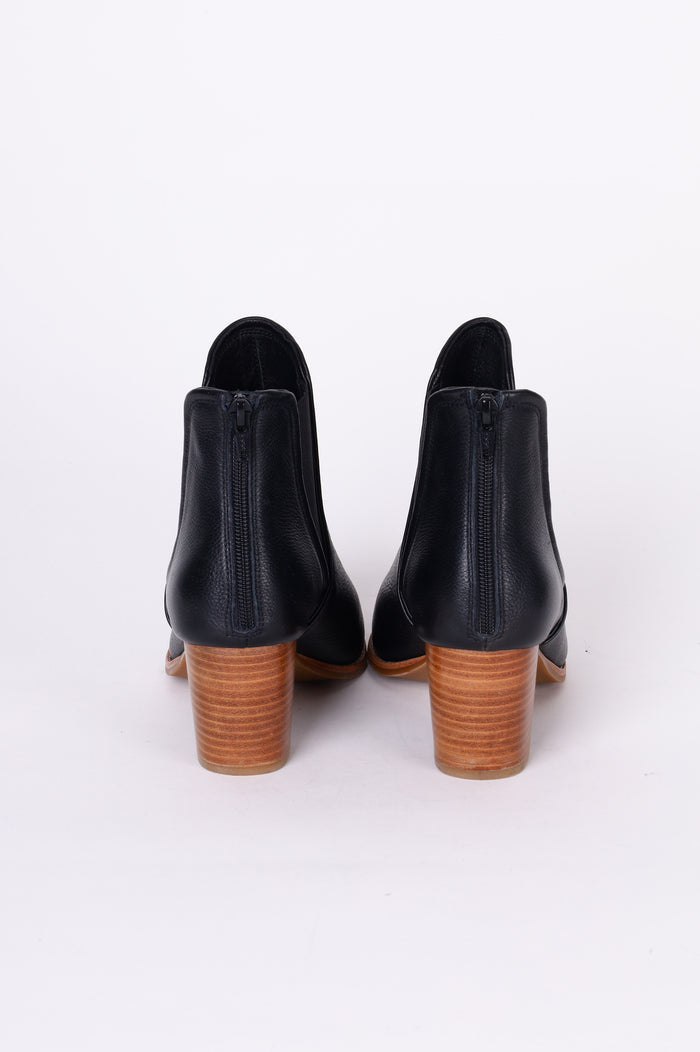 Isabella Anselmi Womens Black Boots  Size EU 39