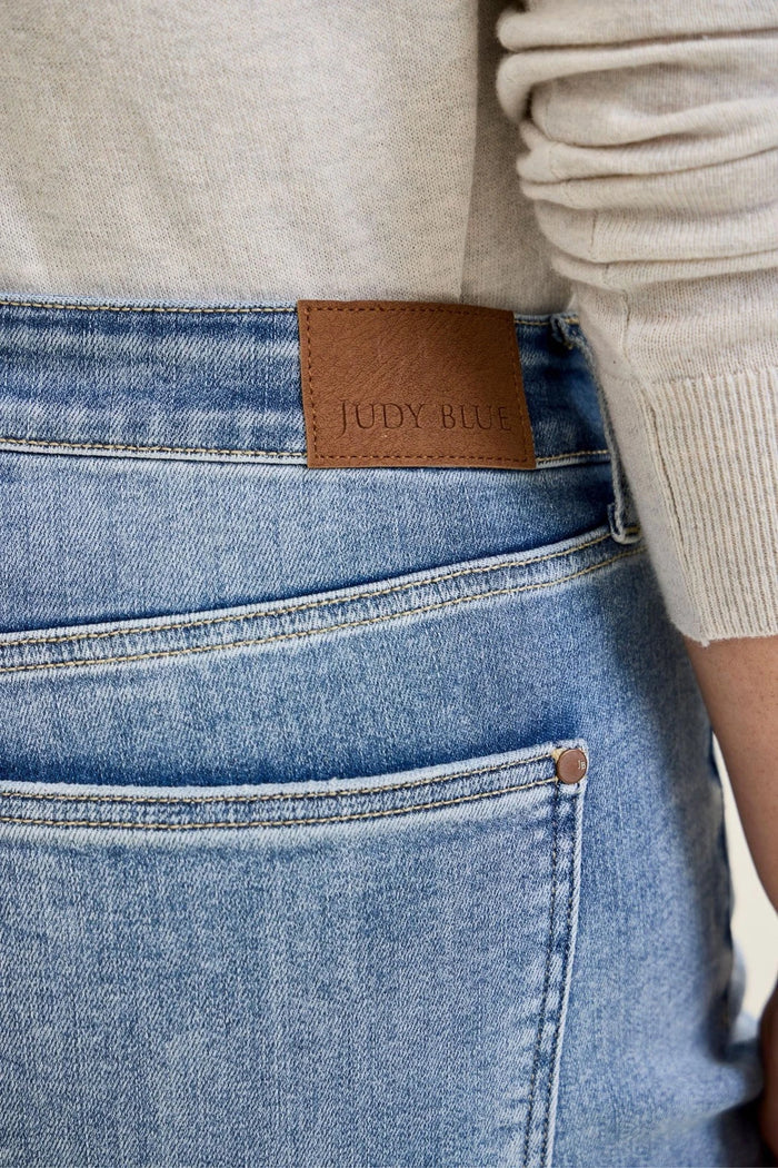 Judy Blue Mid Rise Billie Light Wash Cuffed Boyfriend Jeans