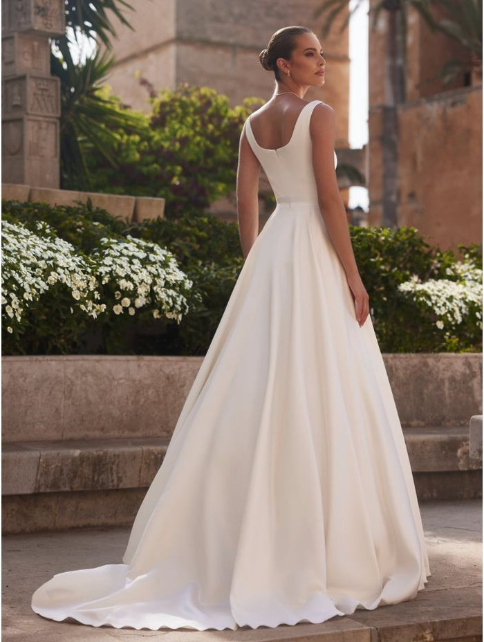 Levente Gown