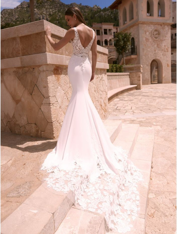 Nireus Gown